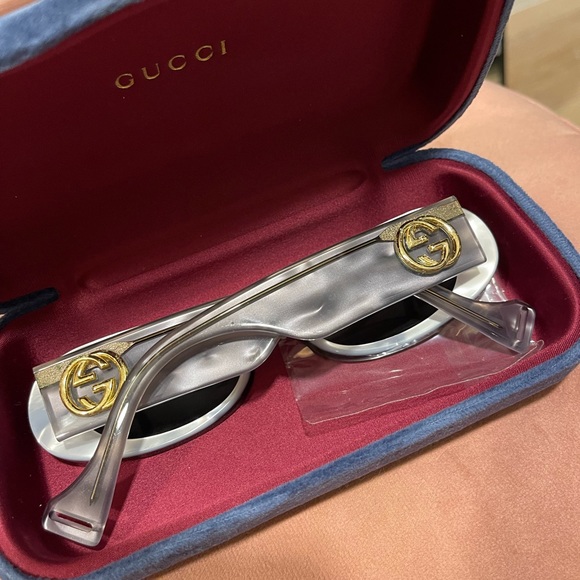 Gucci Grey Pearl Oval Retro Sunglasses - Picture 1 of 8